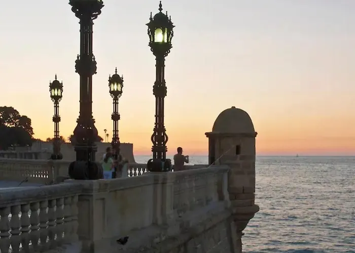 Tres Carabelas Con Wifi Y Netflix Apartman Cádiz